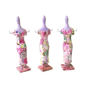 FIGURA MANIQUI MADERA DECOPATCH MALVA