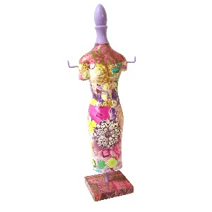 FIGURA MANIQUI MADERA DECOPATCH MALVA